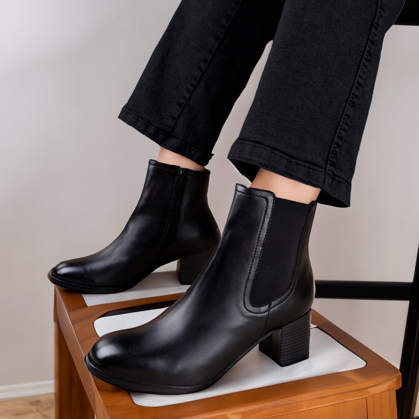 Women Zipper Boots with Heels