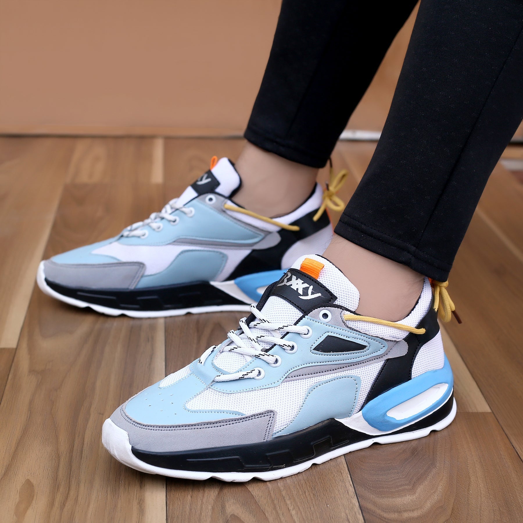 New stylish sports shoes top